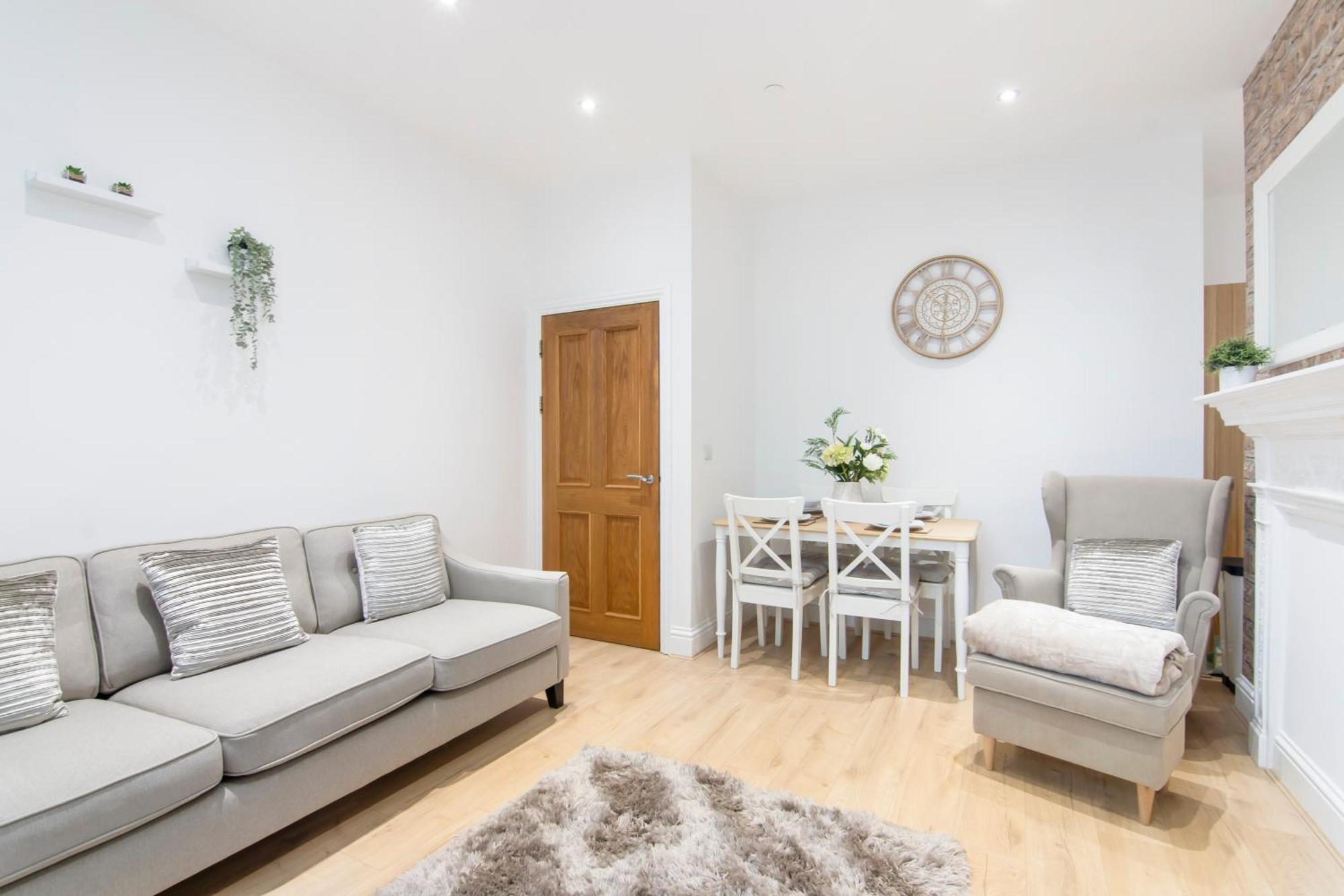 The Roost Group - Bedford House Apartments جرافسيند الغرفة الصورة